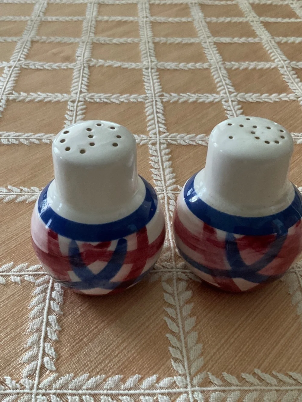 Vintage Vernonware Metlox calico pink & blue plaid Poppytrail salt & pepper set